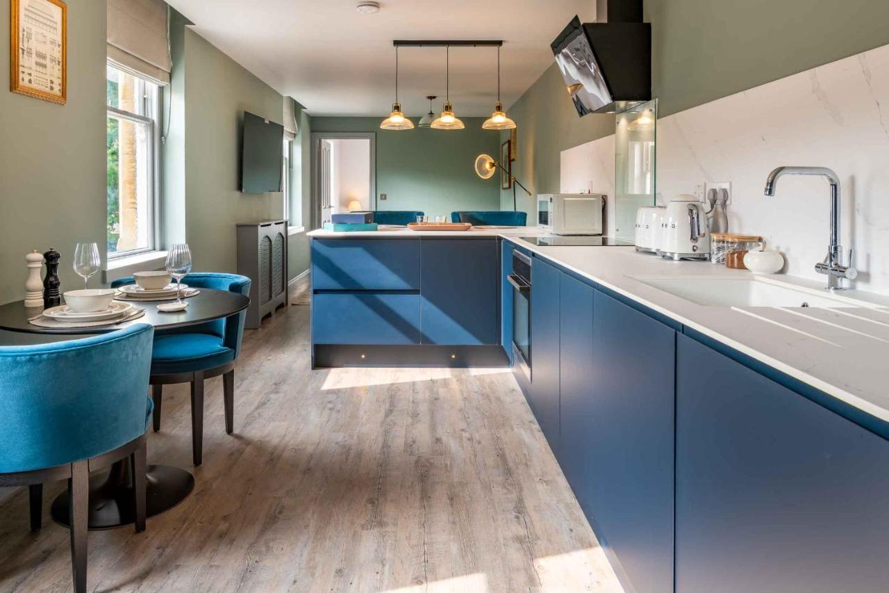 Stylish Modern 1 Bedroom, City Centre Бат Экстерьер фото