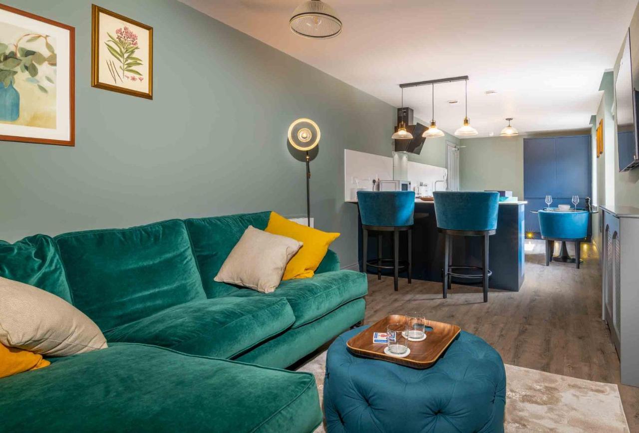 Stylish Modern 1 Bedroom, City Centre Бат Экстерьер фото