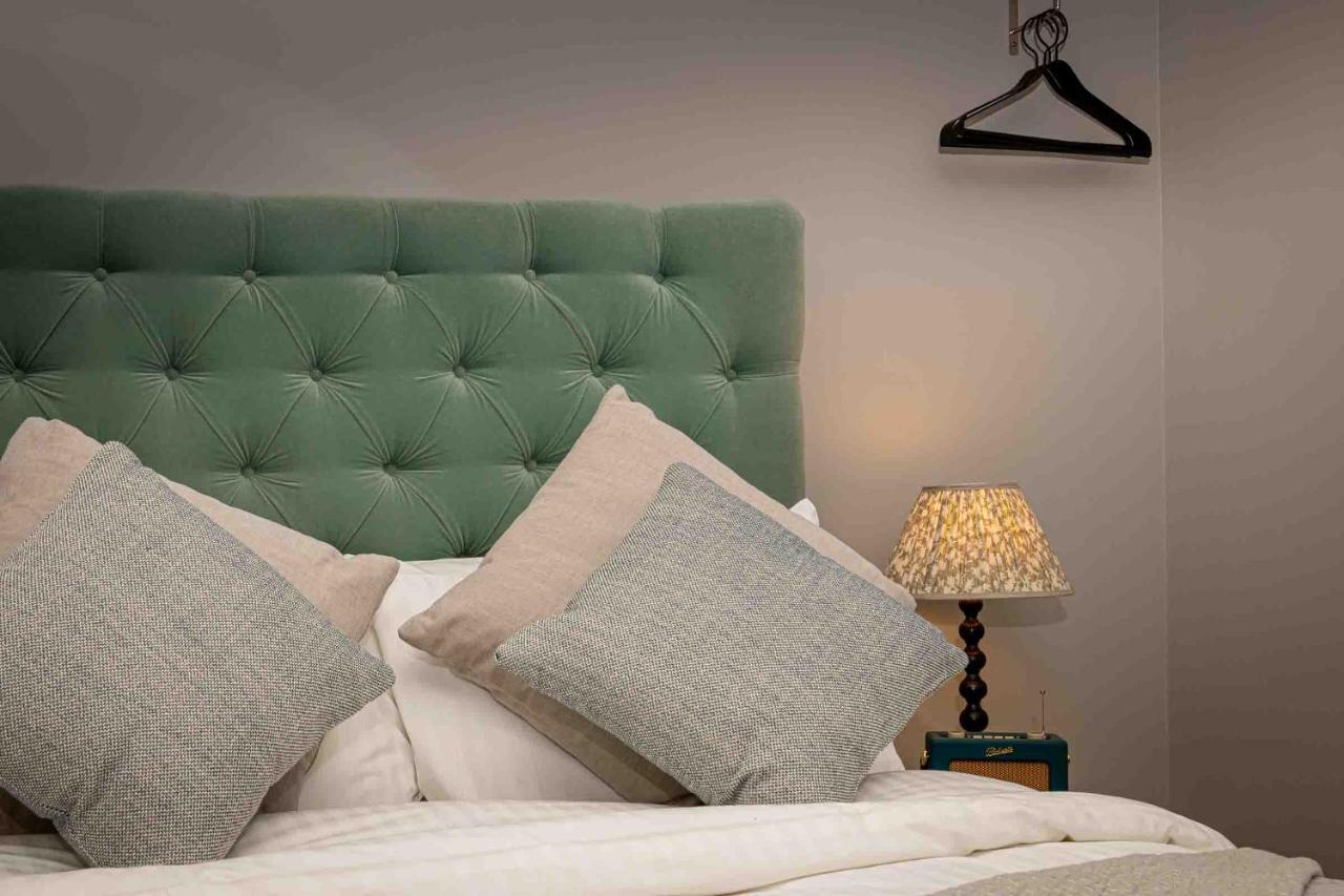 Stylish Modern 1 Bedroom, City Centre Бат Экстерьер фото